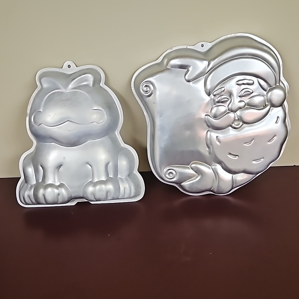 2 Vintage Wilton Cake Pans Garfield, Santa with List VGUC